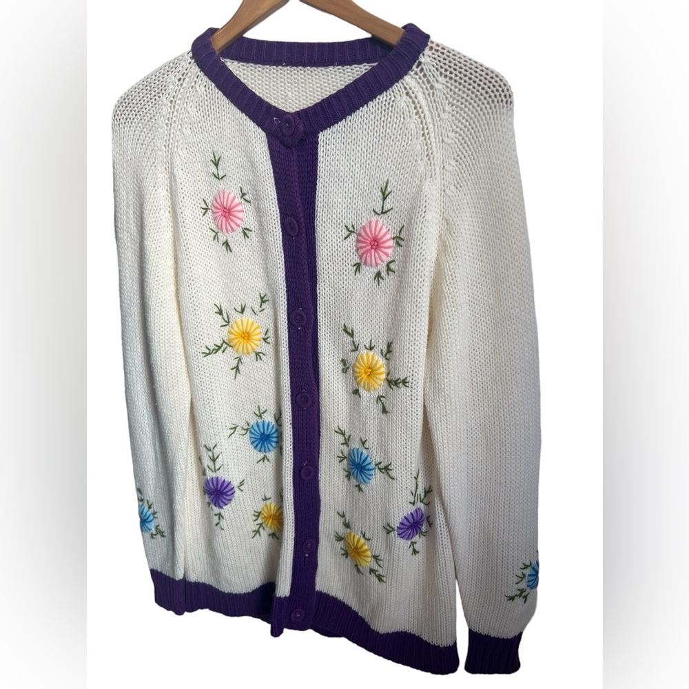 Vintage cream  embroidered sweater cardigan sweater with purple trim SZM/L